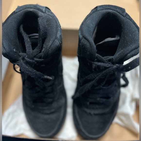 AIR FORCE 1 HIGH LV8 (GS) Size 7y - Picture 2 of 9